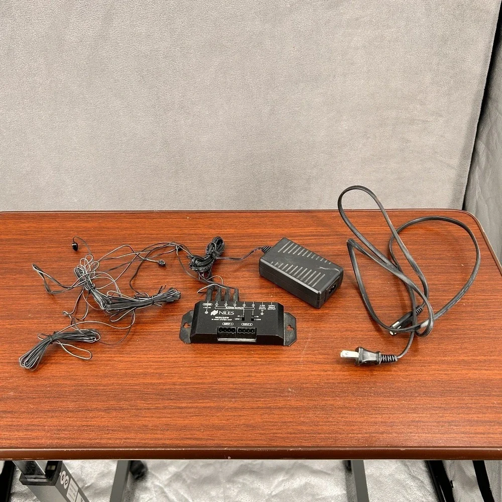 Niles MSU250 Infrared Repeater System Hub with Power Supply for A/V Components